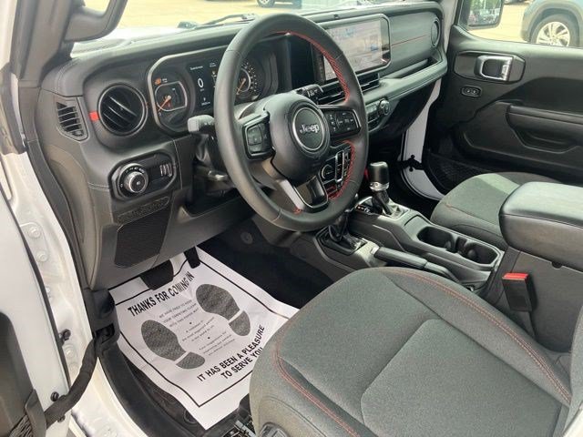 Used 2024 Jeep Wrangler Unlimited Rubicon w/ Convenience Group AWD/4WD image 17