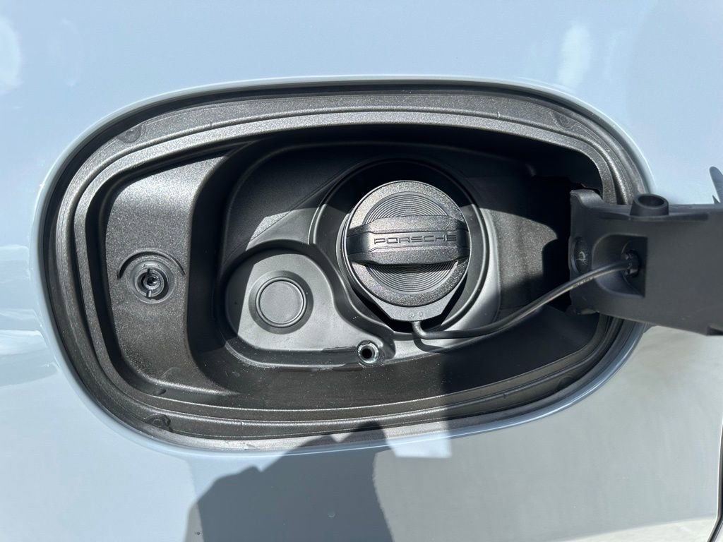 Used 2025 Porsche Cayenne S image 37