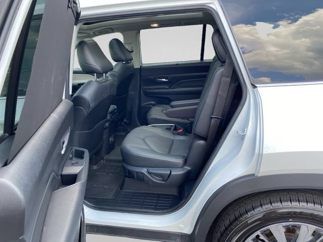 Used 2024 Toyota Grand Highlander AWD image 9