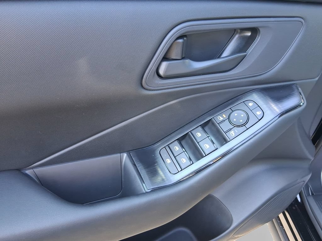 Used 2026 Nissan Rogue S FWD image 14