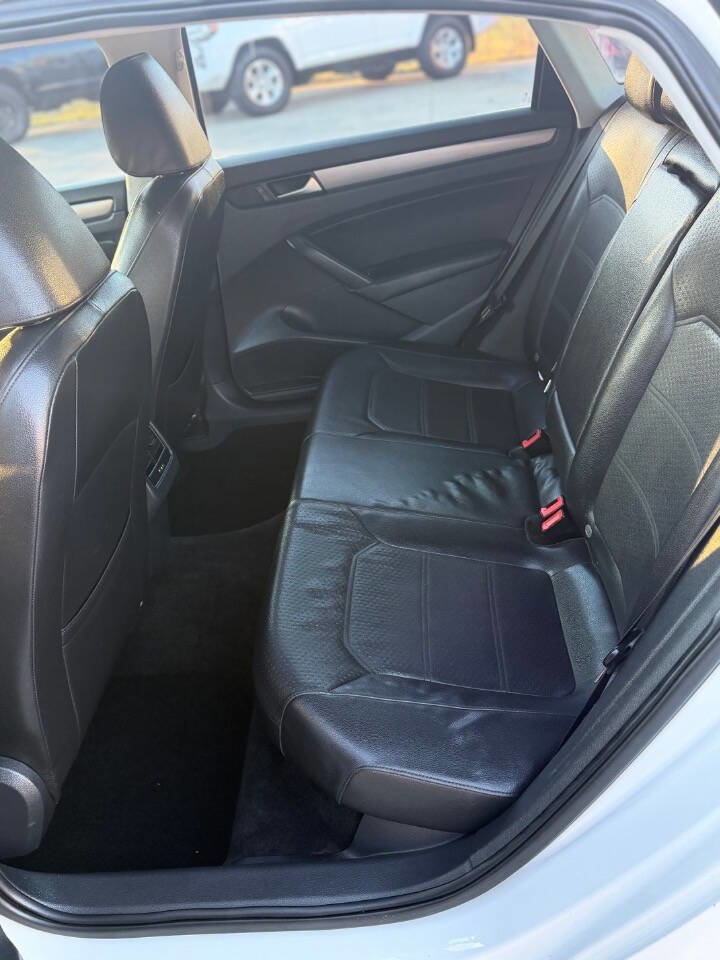 Used 2015 Volkswagen Passat TDI SE image 12