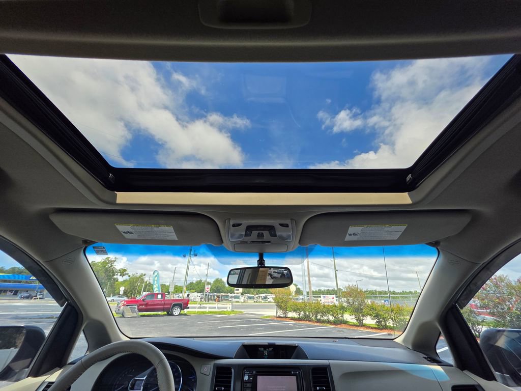 Used 2014 Toyota Sienna Limited image 12