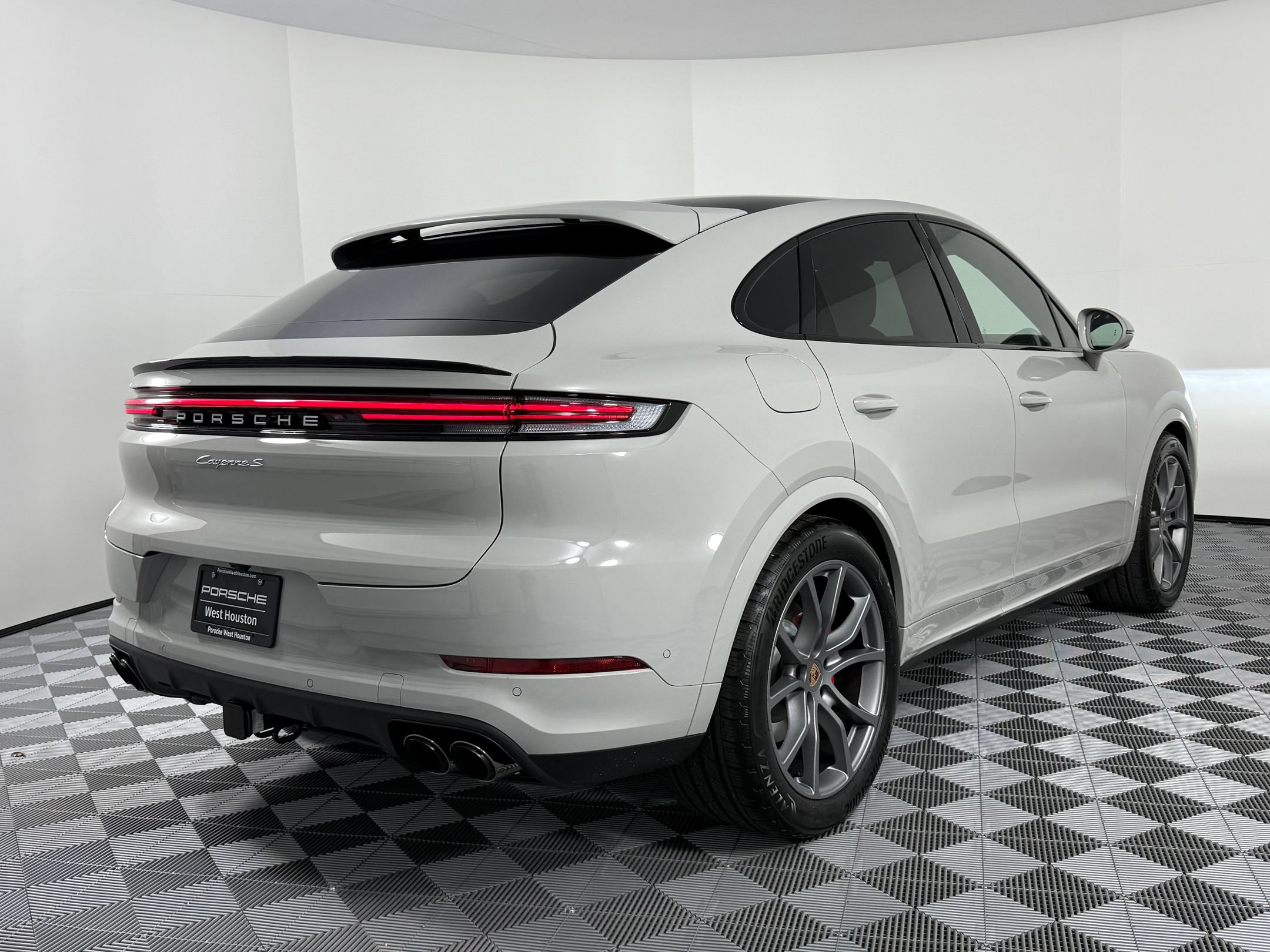 Certified 2026 Porsche Cayenne S AWD/4WD image 9