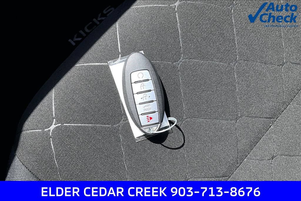 Used 2018 Nissan Kicks SV FWD image 12