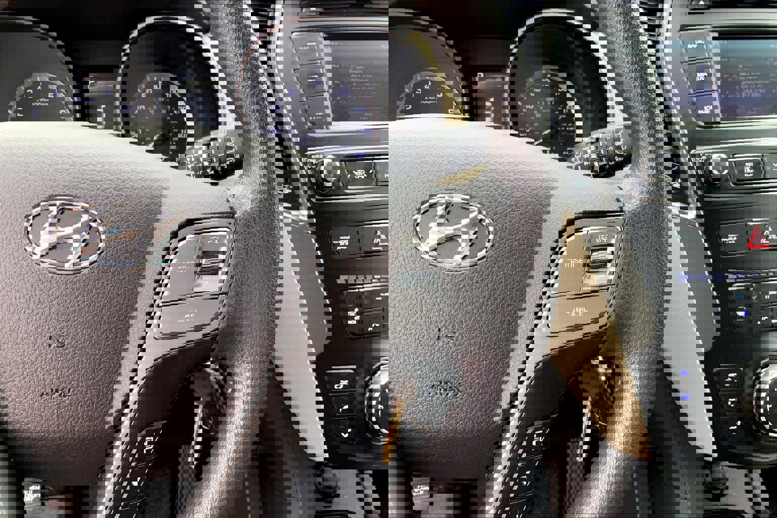 Used 2017 Hyundai Santa Fe Sport w/ Cargo Package AWD/4WD image 24