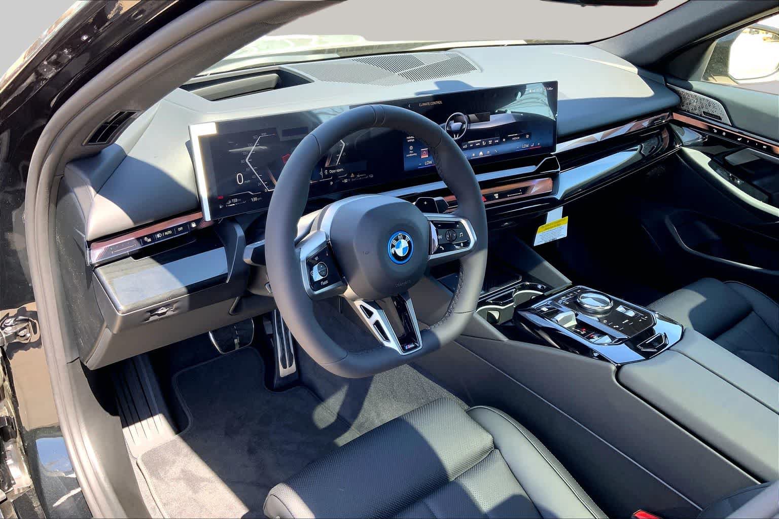 New 2026 BMW 550e xDrive AWD/4WD image 8