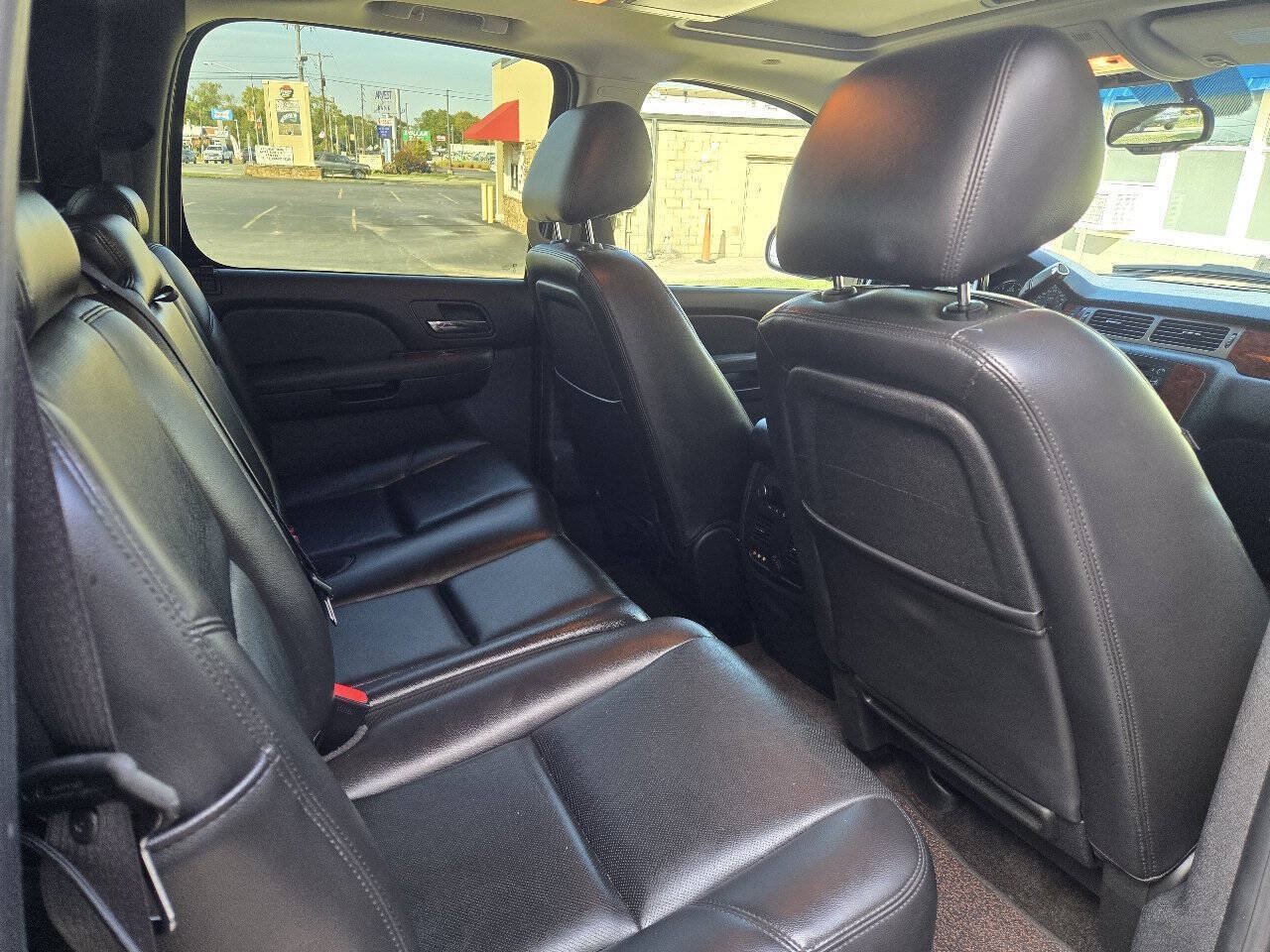 Used 2010 Chevrolet Avalanche LTZ AWD/4WD image 15
