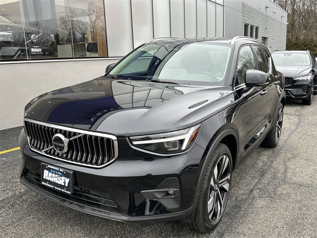 New 2025 Volvo XC40 B5 Plus w/ Climate Package image 1