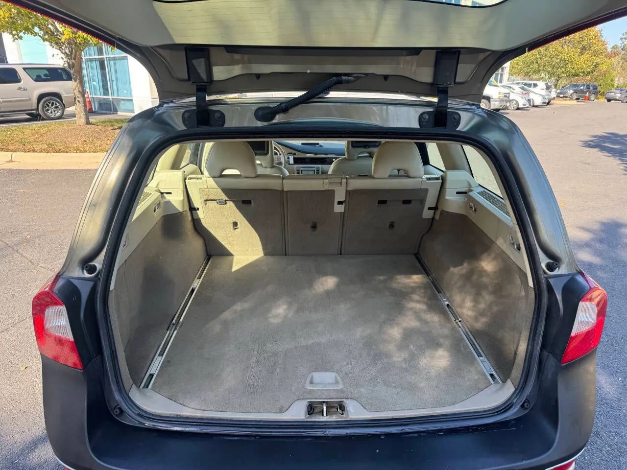 Used 2010 Volvo XC70 3.2 image 20