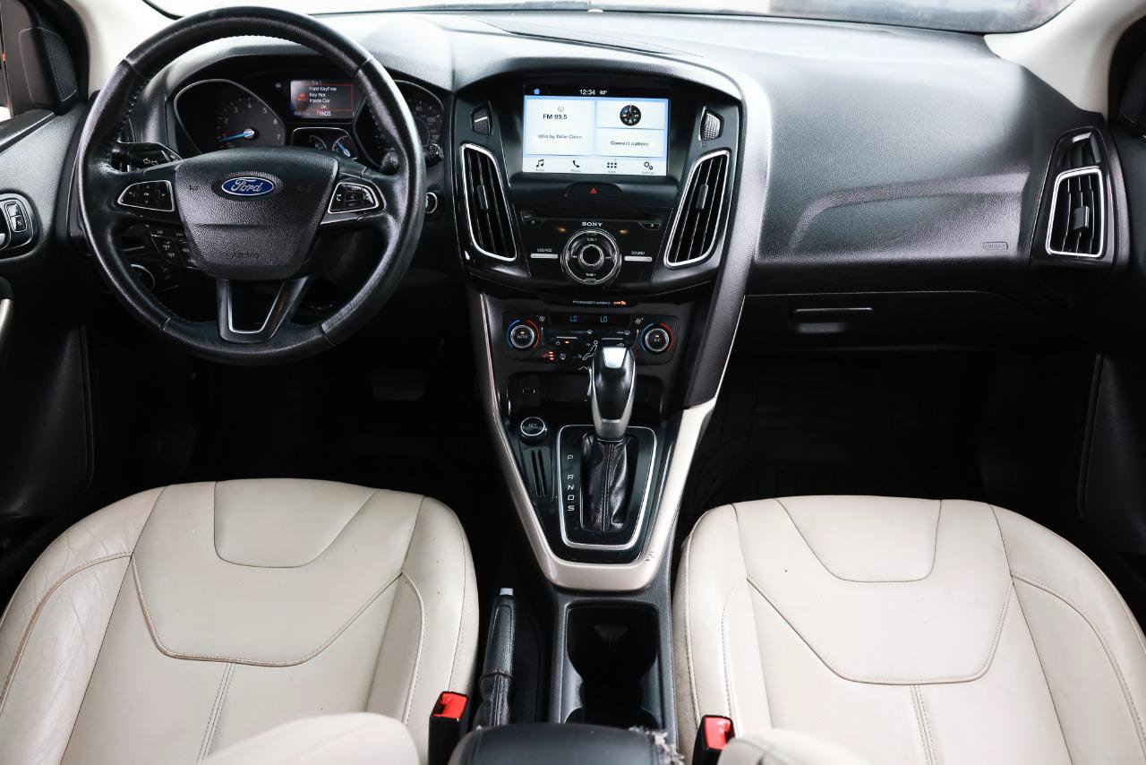 Used 2016 Ford Focus Titanium FWD image 22