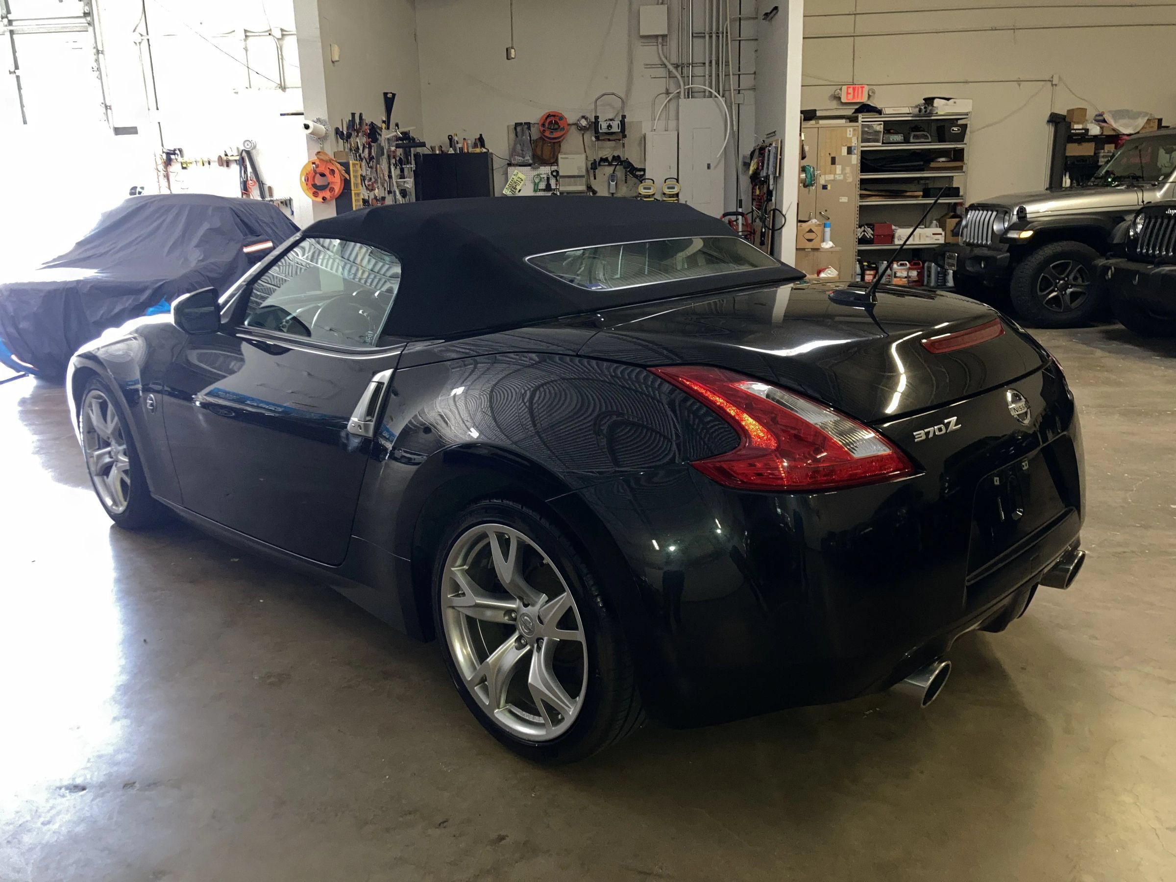 Used 2012 Nissan 370Z Touring w/ Sport Pkg RWD image 4