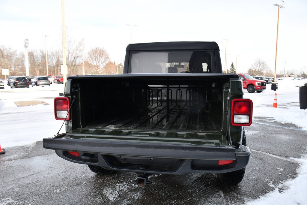 Used 2022 Jeep Gladiator Overland w/ Cold Weather Group image 17