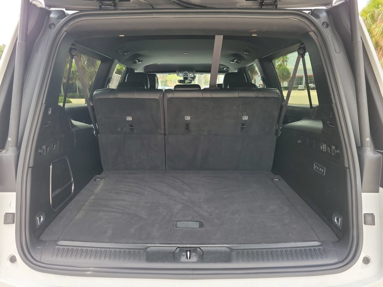 Used 2025 Jeep Wagoneer L Series II w/ 8-pass Seating Package AWD/4WD image 7