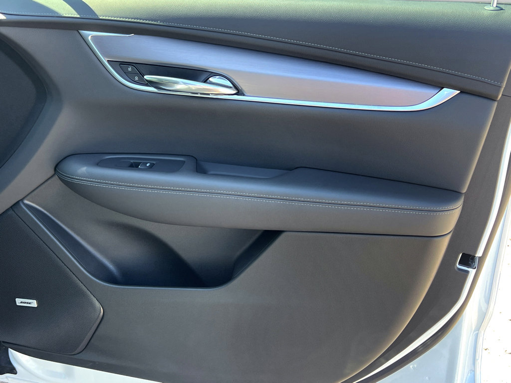 New 2025 Cadillac XT6 Luxury image 15
