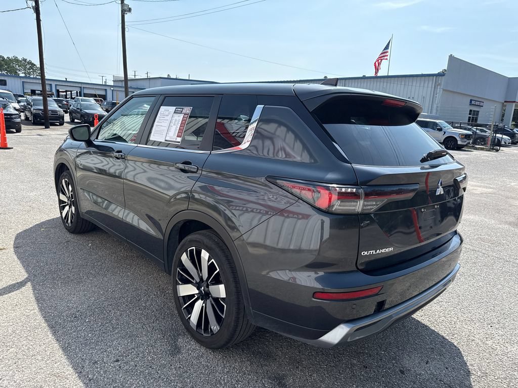Used 2025 Mitsubishi Outlander SE FWD image 6