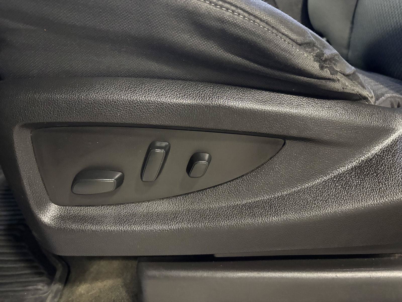 Used 2018 Chevrolet Silverado 1500 LT w/ All Star Edition AWD/4WD image 26