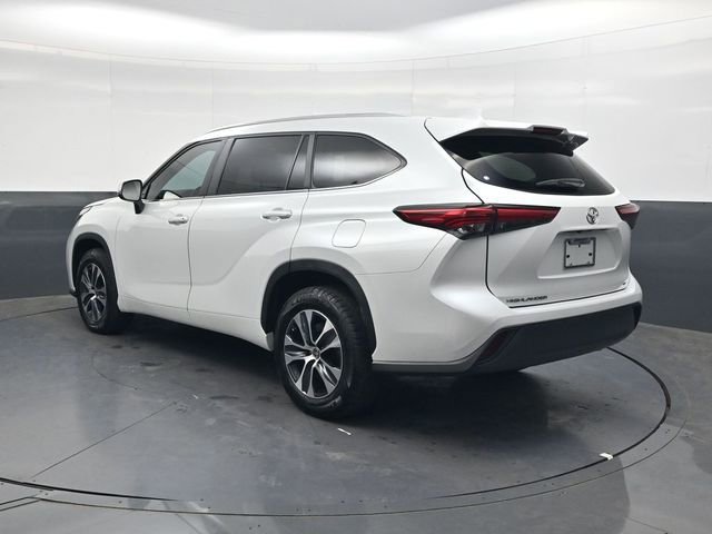 Used 2023 Toyota Highlander XLE image 6