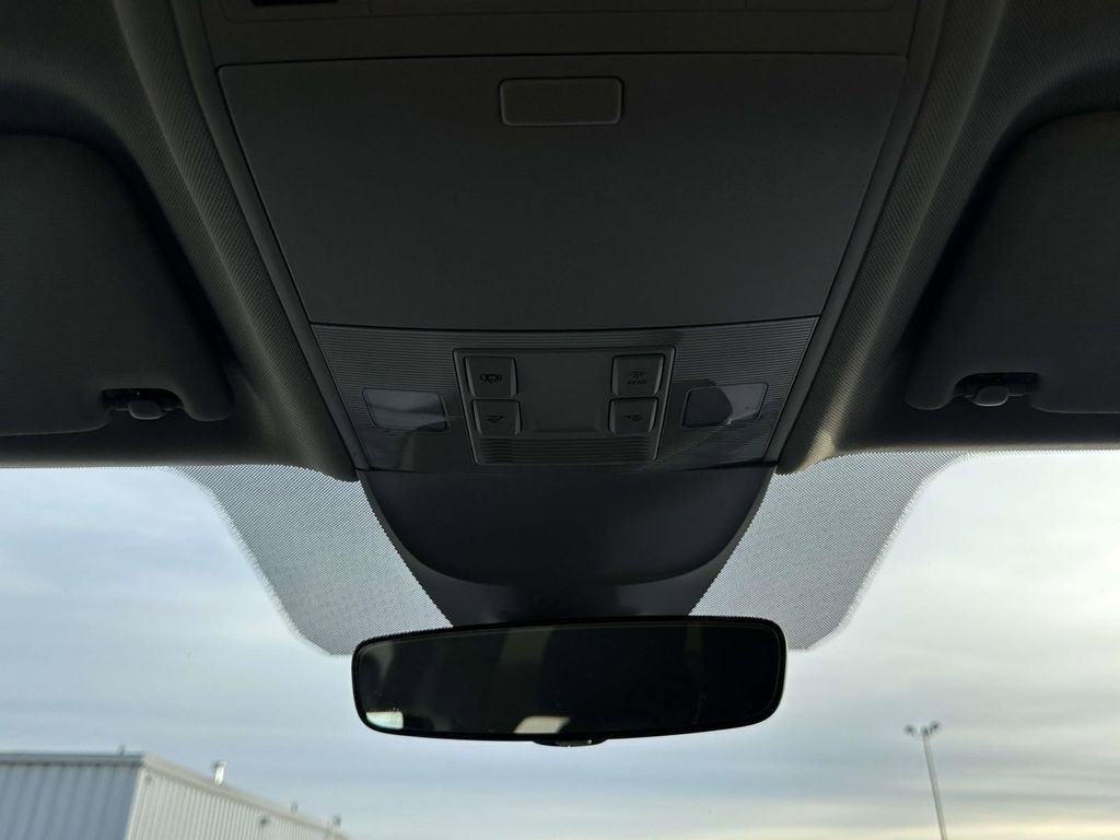 Certified 2023 Volkswagen Taos SE w/ Black Wheel Package image 32