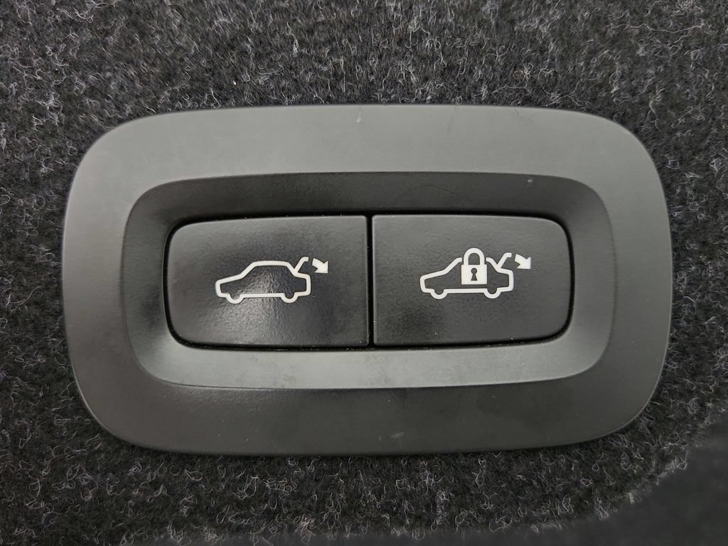 Used 2017 Volvo S90 T6 Inscription w/ Vision Package AWD/4WD image 29