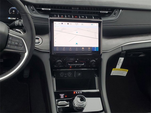 New 2025 Jeep Grand Cherokee Limited w/ Trailer Tow Package image 15