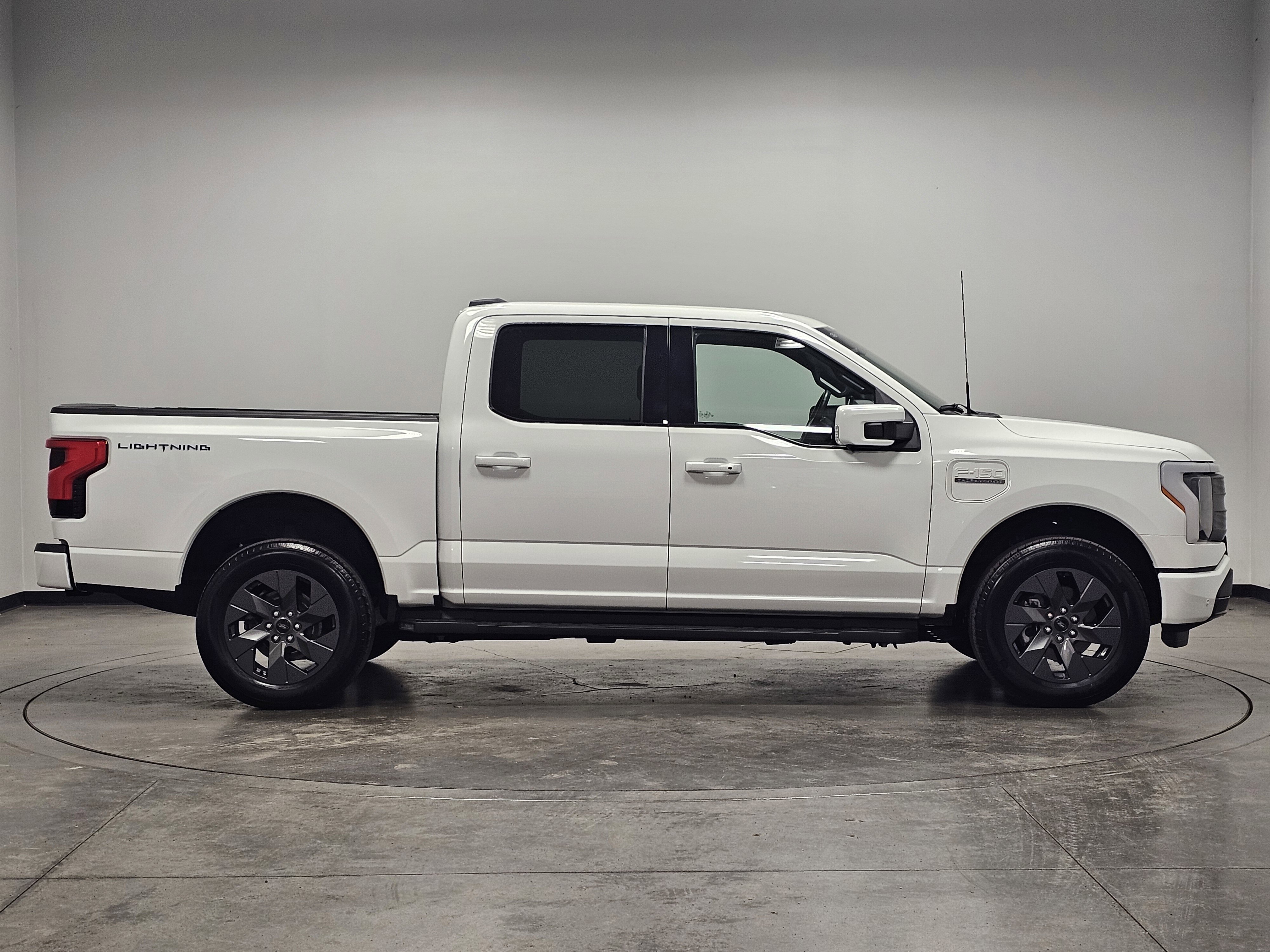 Used 2023 Ford F150 Lightning Lariat image 9