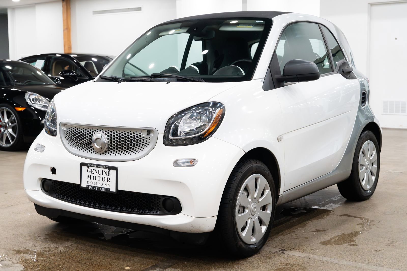 Used 2017 smart fortwo pure image 1