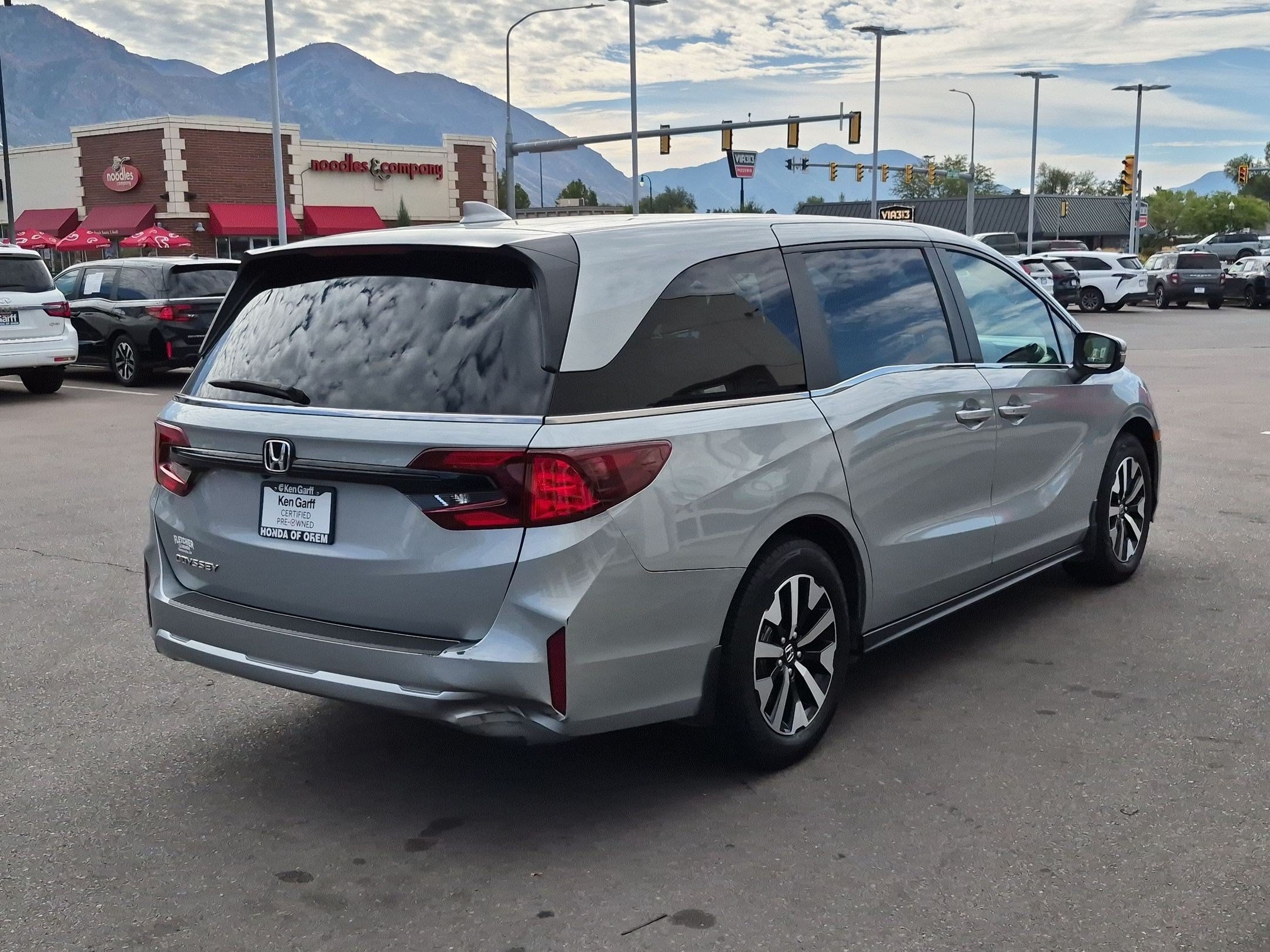 Used 2025 Honda Odyssey EX-L image 3