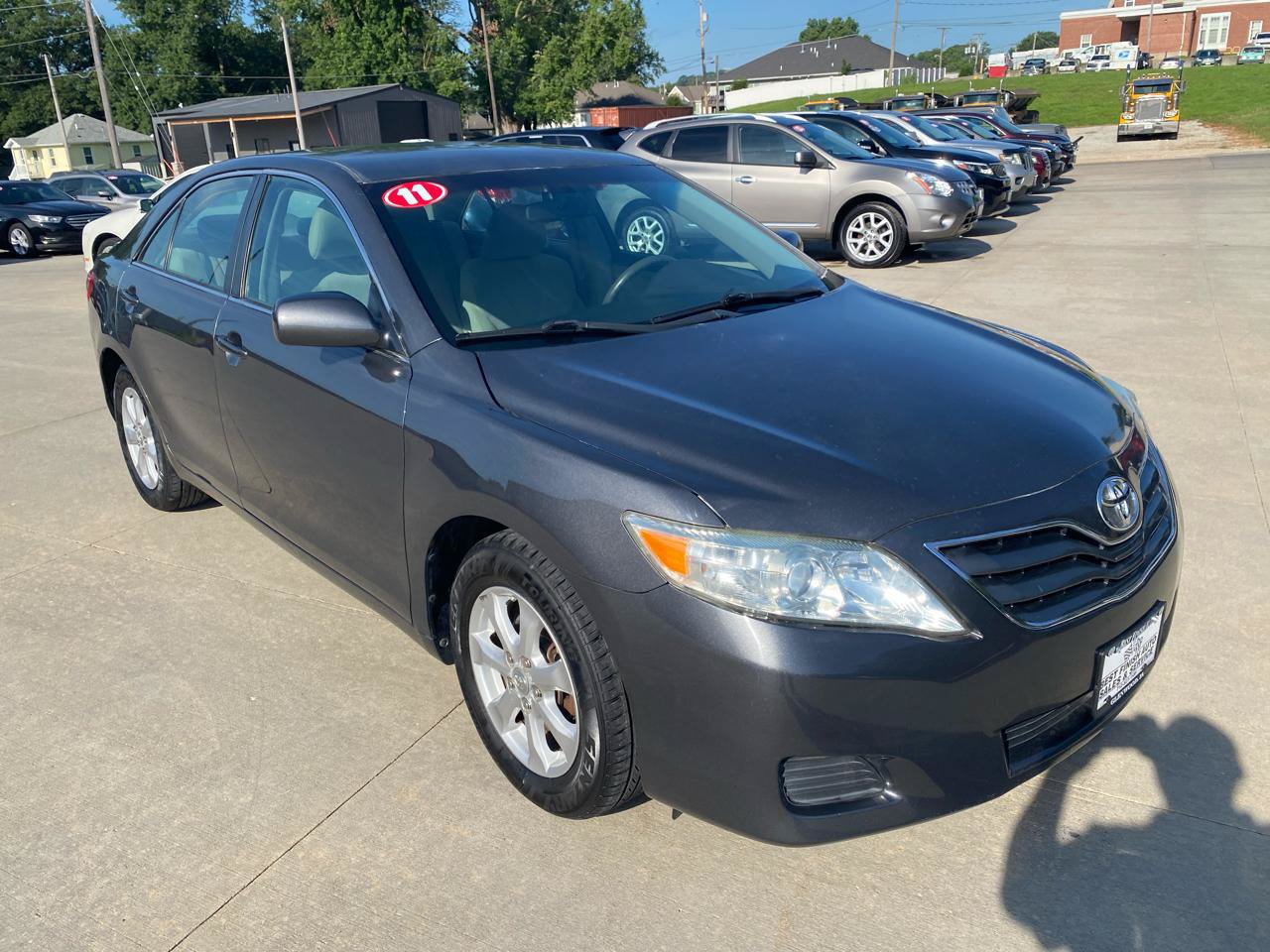 Used 2011 Toyota Camry LE w/ LE Extra-Value Pkg FWD image 4