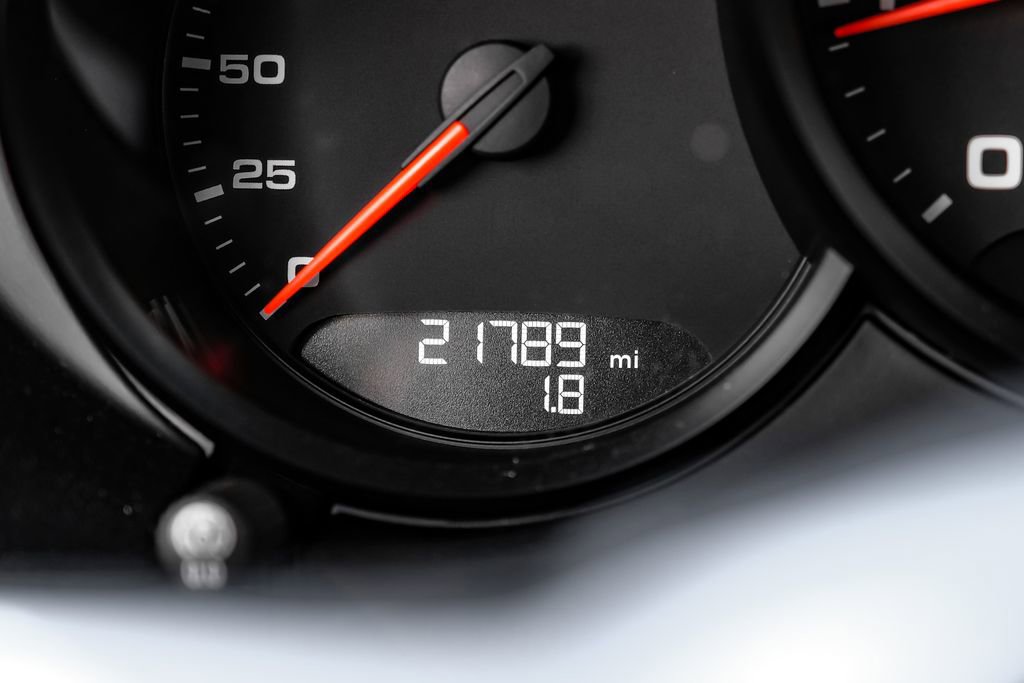 Used 2021 Porsche 718 Cayman w/ Premium Package image 16