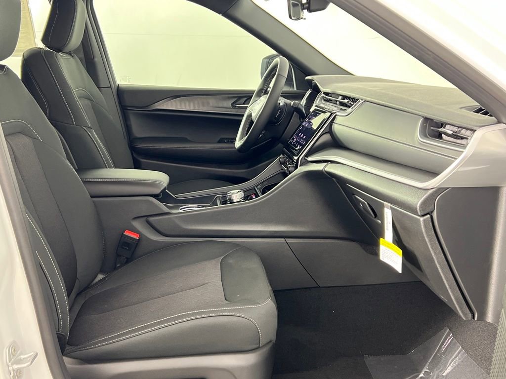 New 2025 Jeep Grand Cherokee Laredo w/ Luxury Tech Group I image 19