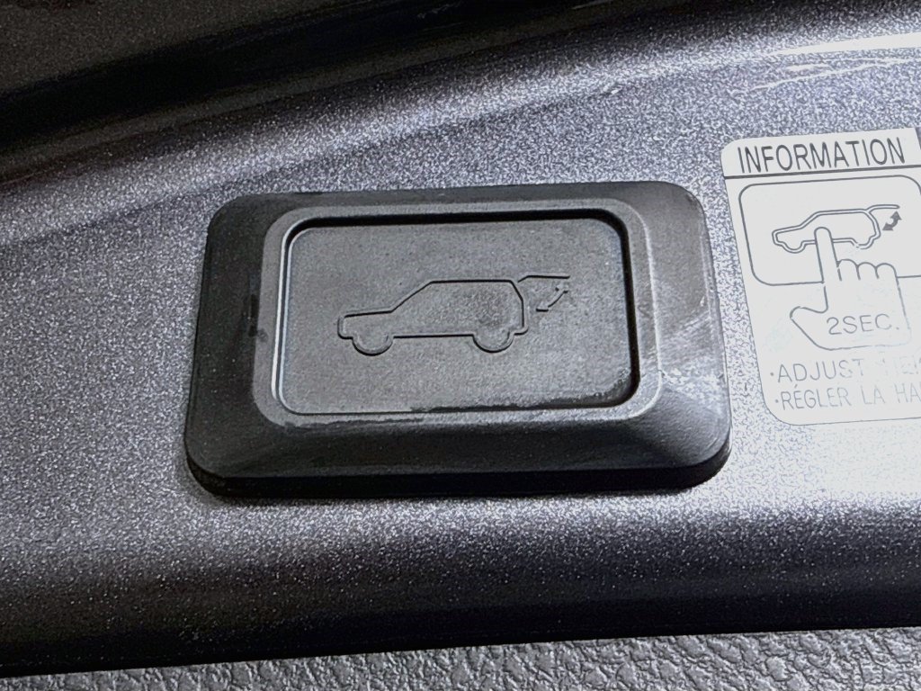Used 2016 Toyota RAV4 Limited FWD image 40