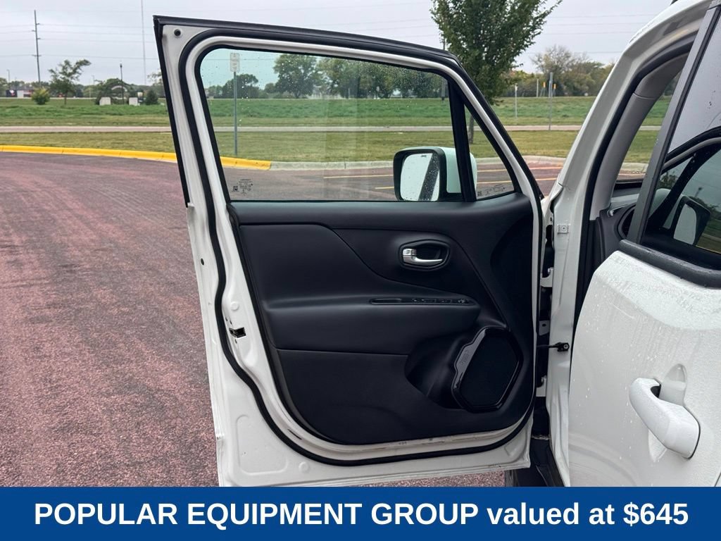 Used 2017 Jeep Renegade Altitude AWD/4WD image 5