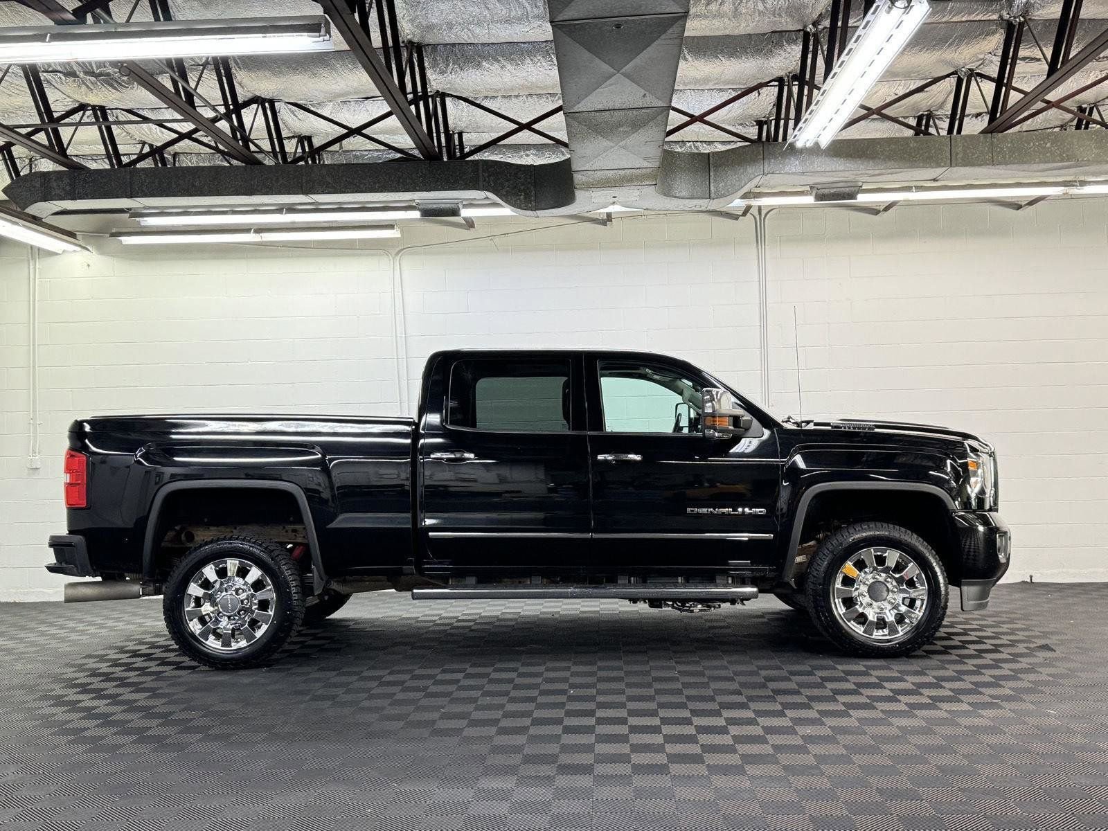 Used 2018 GMC Sierra 2500 Denali w/ Duramax Plus Package image 4