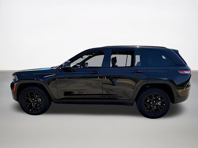 Used 2025 Jeep Grand Cherokee Altitude AWD/4WD image 5