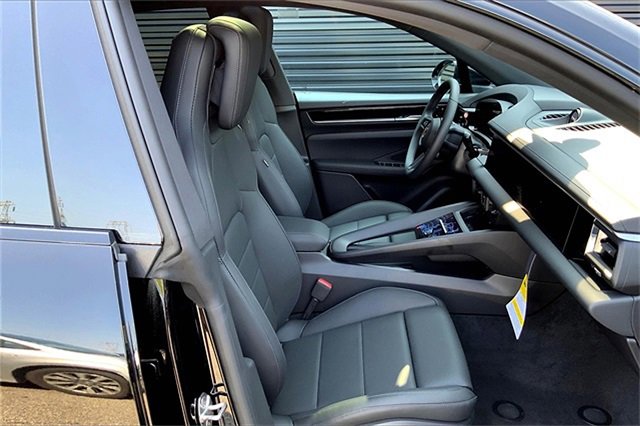 Used 2025 Porsche Macan Electric image 25