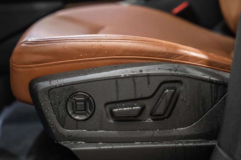 Used 2024 Audi Q8 e-tron Premium Plus image 35