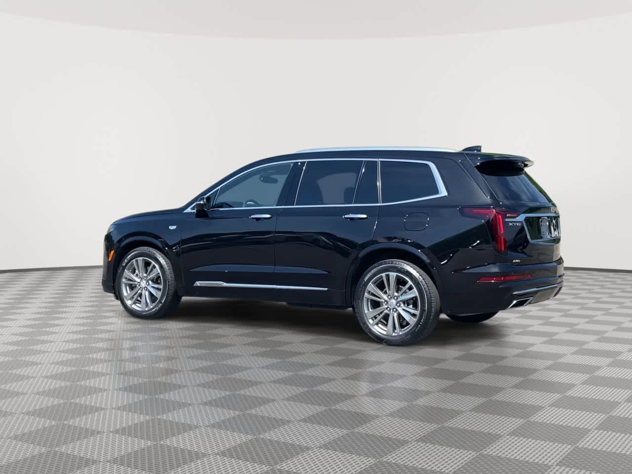 Used 2025 Cadillac XT6 Premium Luxury AWD/4WD image 6