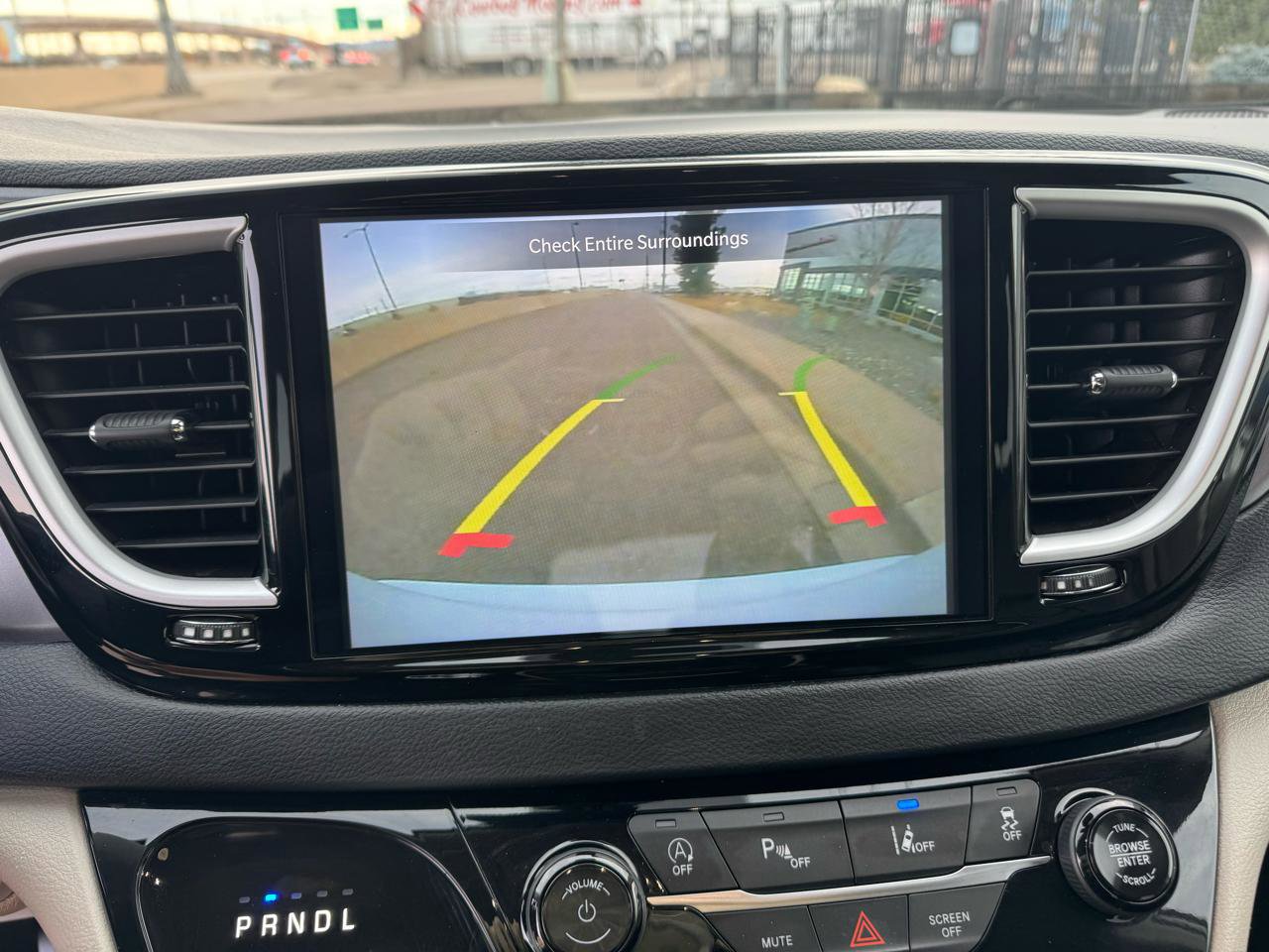 Used 2022 Chrysler Pacifica Touring-L image 24