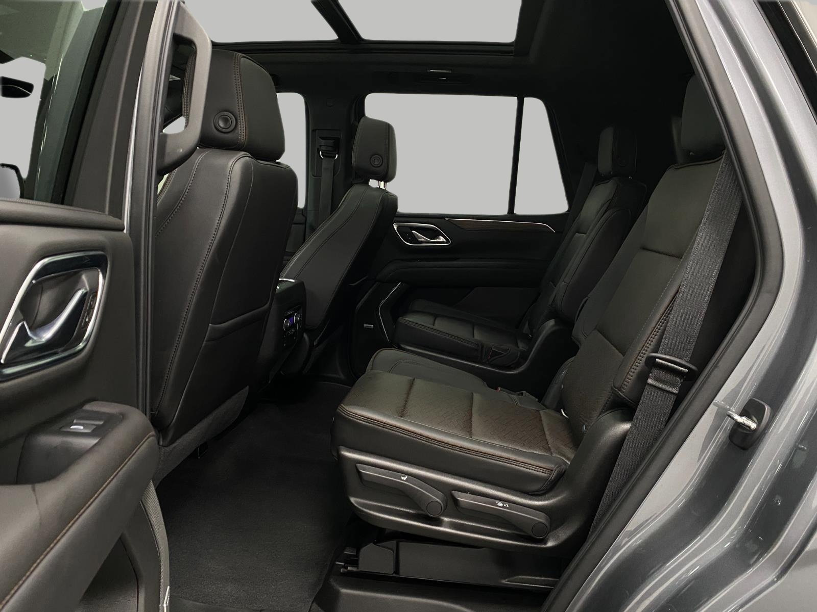 Used 2021 Chevrolet Tahoe High Country w/ Premium Package AWD/4WD image 30