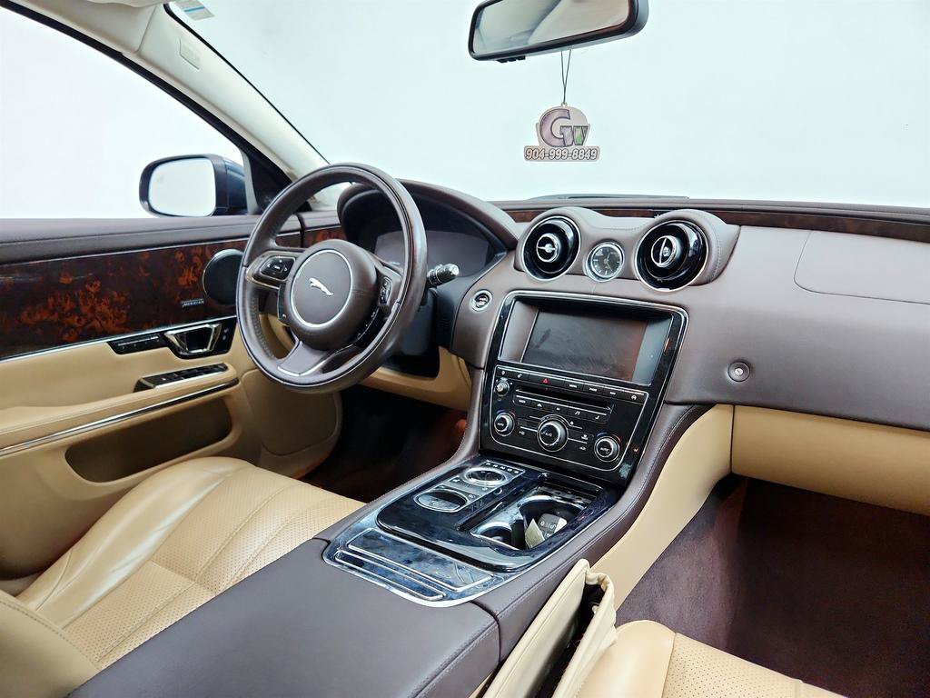 Used 2015 Jaguar XJ AWD image 27