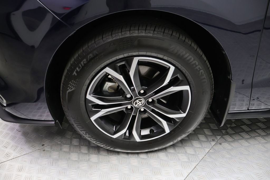 Certified 2025 Toyota Sienna Platinum image 4