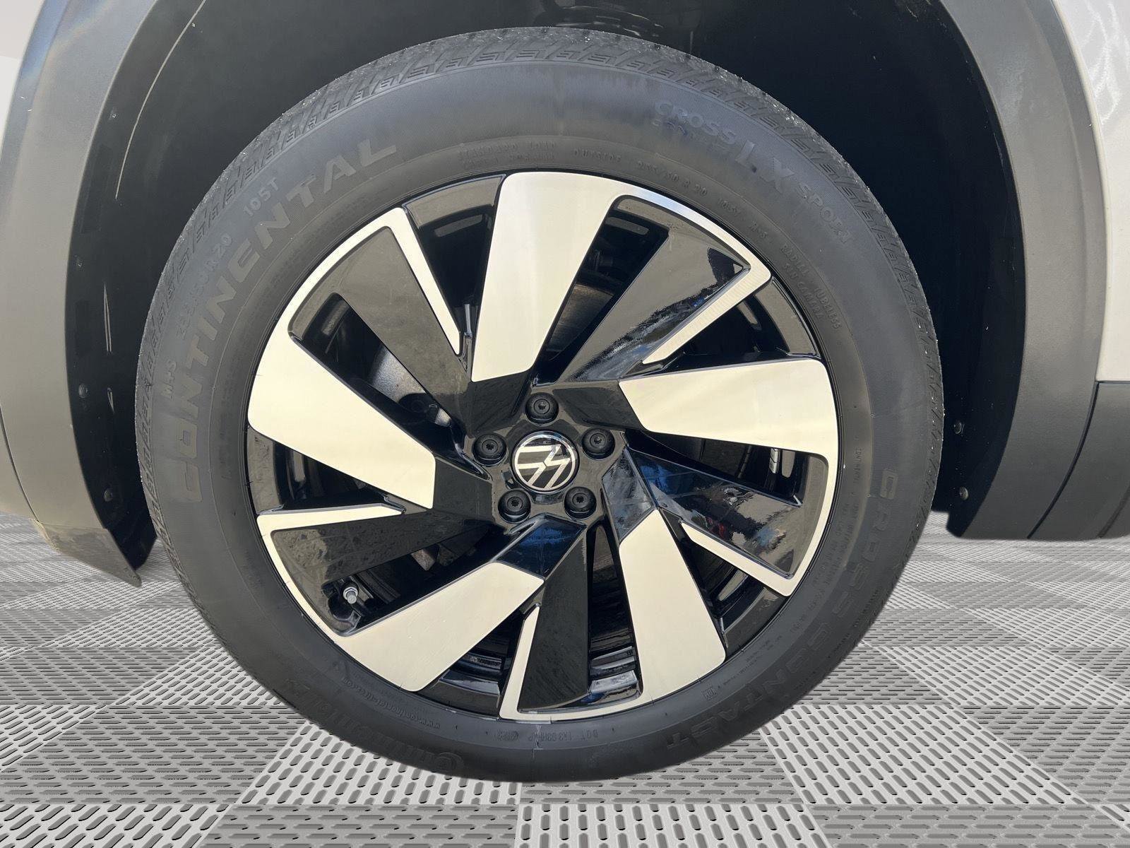 Used 2024 Volkswagen Atlas Cross Sport SE image 25