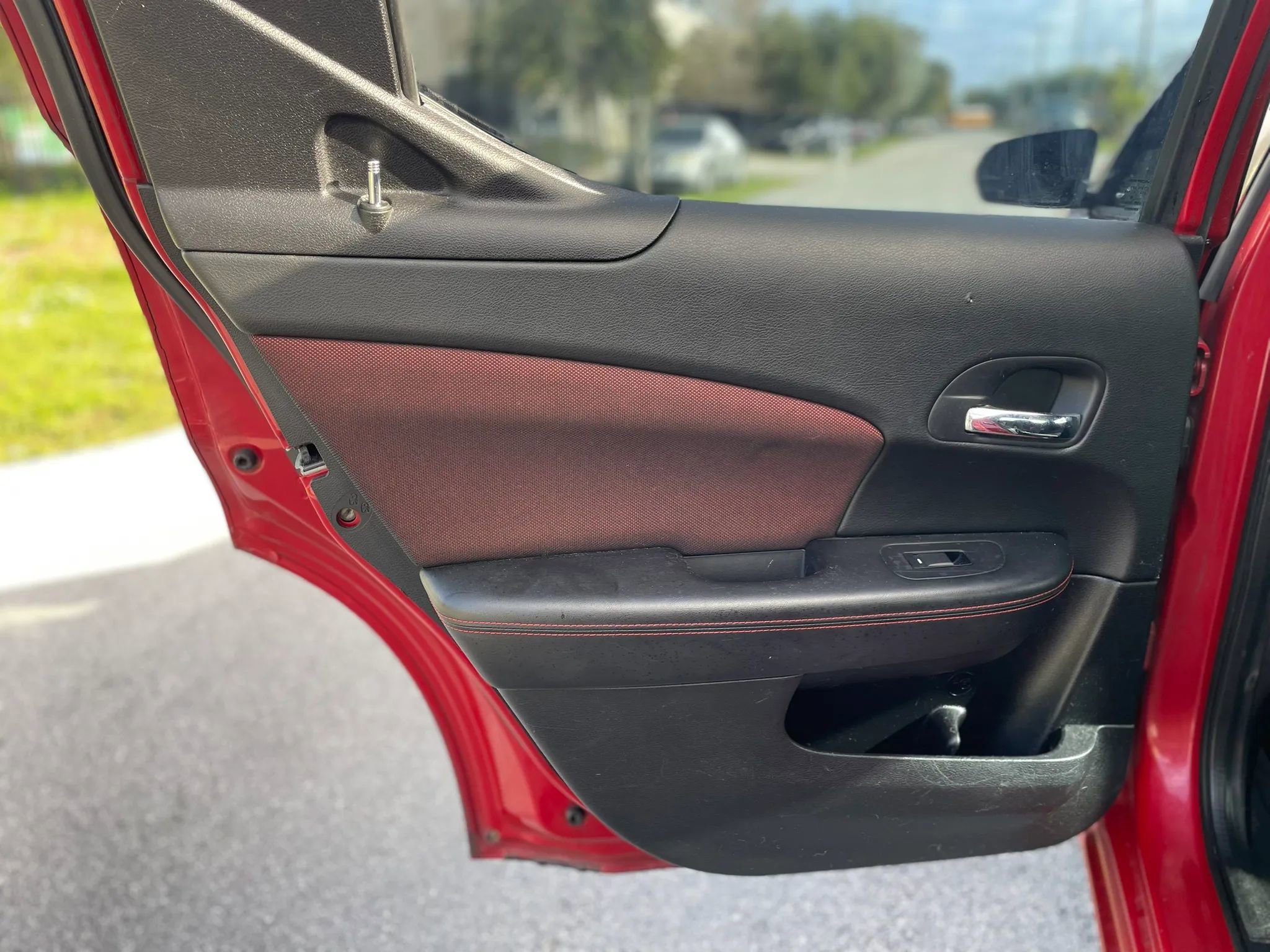 Used 2011 Dodge Avenger FWD image 29