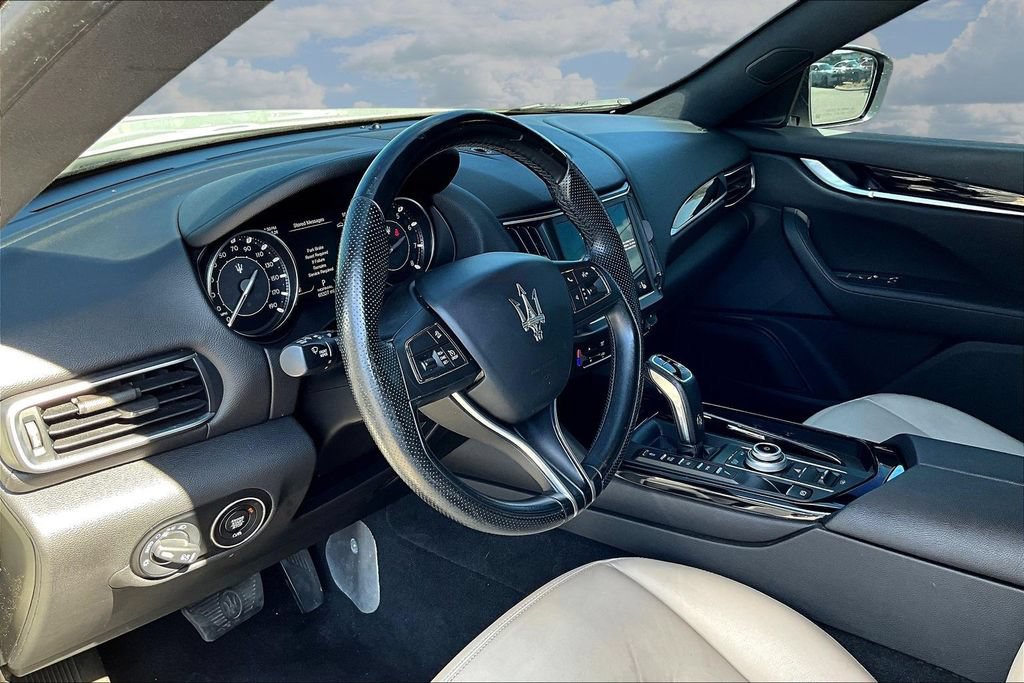 Used 2022 Maserati Levante GT AWD/4WD image 17