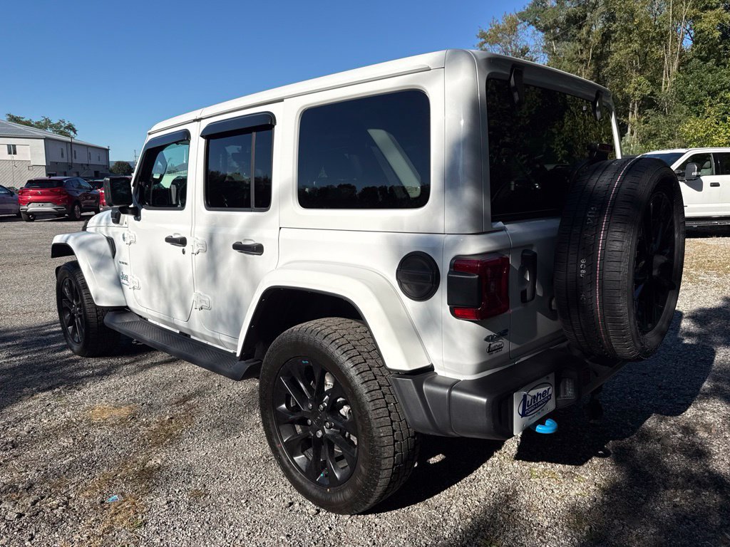Used 2023 Jeep Wrangler Unlimited Sahara w/ Cold Weather Group AWD/4WD image 4