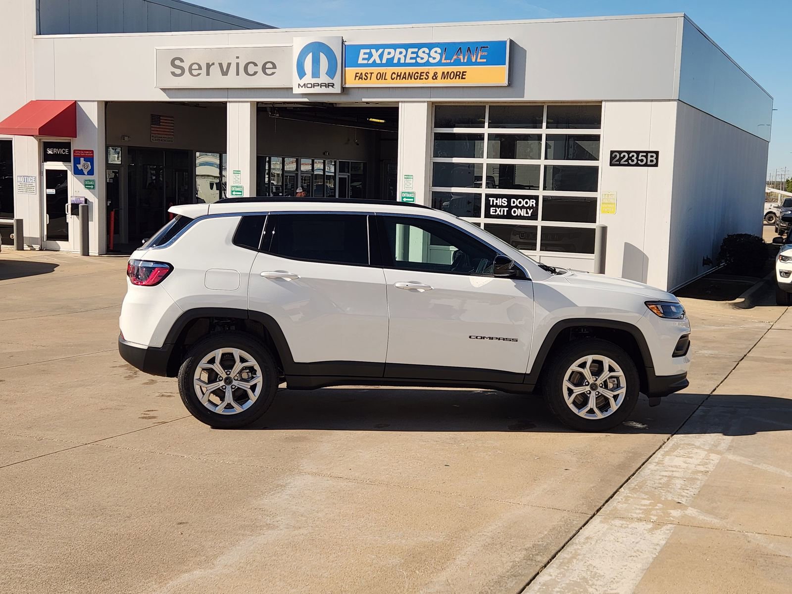 New 2026 Jeep Compass Latitude AWD/4WD image 7