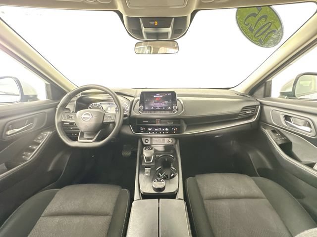 Used 2025 Nissan Rogue SV AWD/4WD image 3