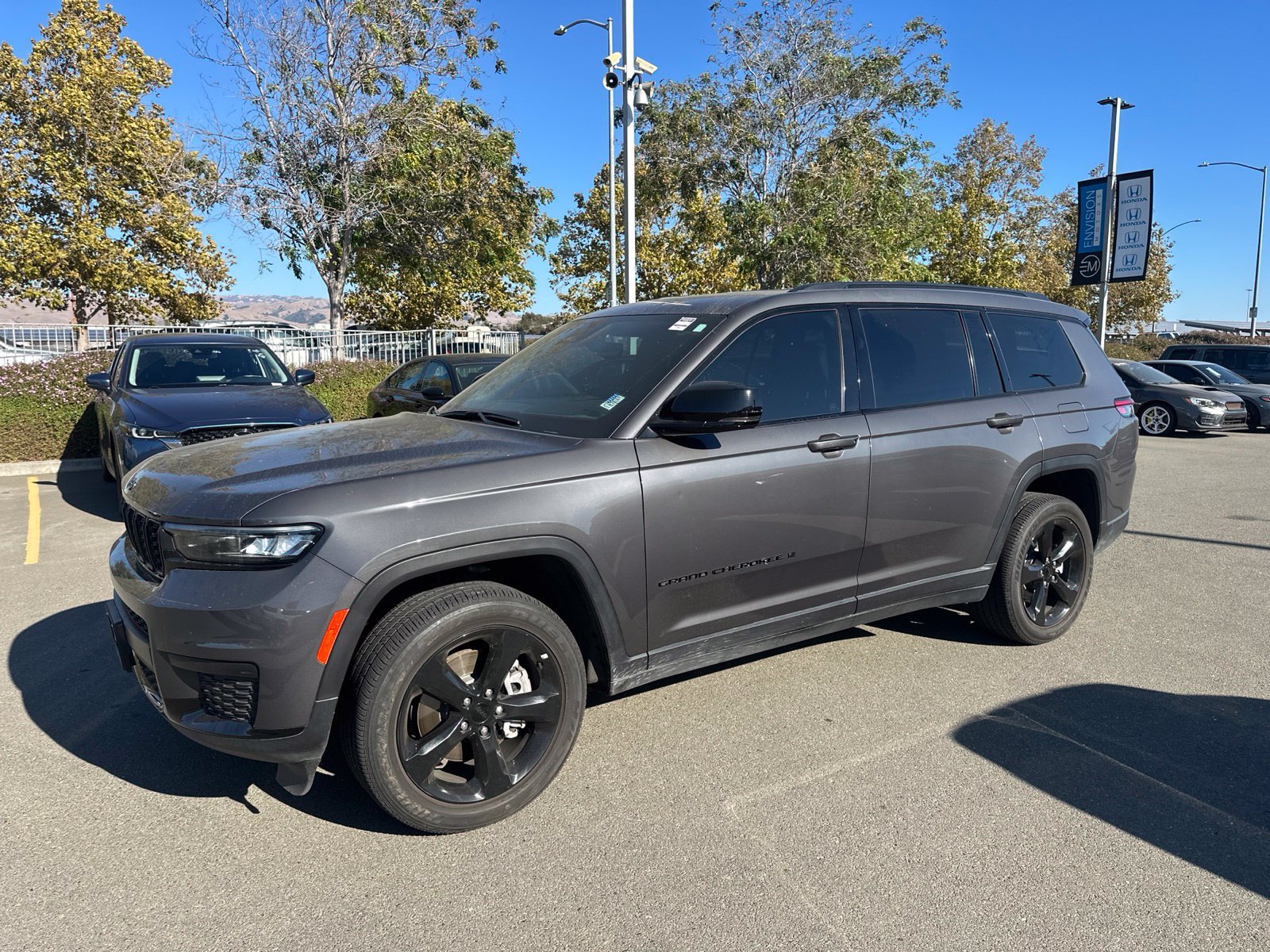 Used 2022 Jeep Grand Cherokee L Laredo RWD image 5