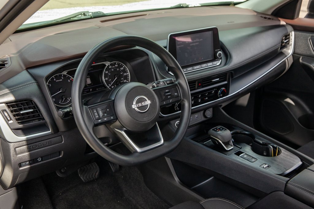 Used 2023 Nissan Rogue S image 10