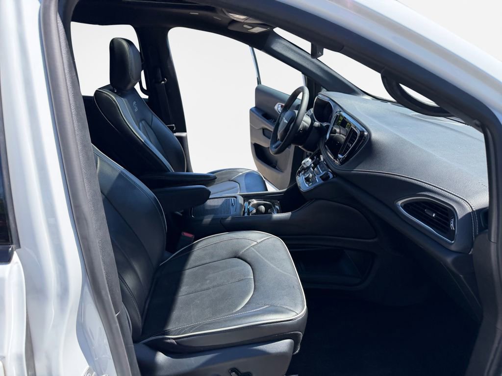 Used 2025 Chrysler Pacifica Limited FWD image 26